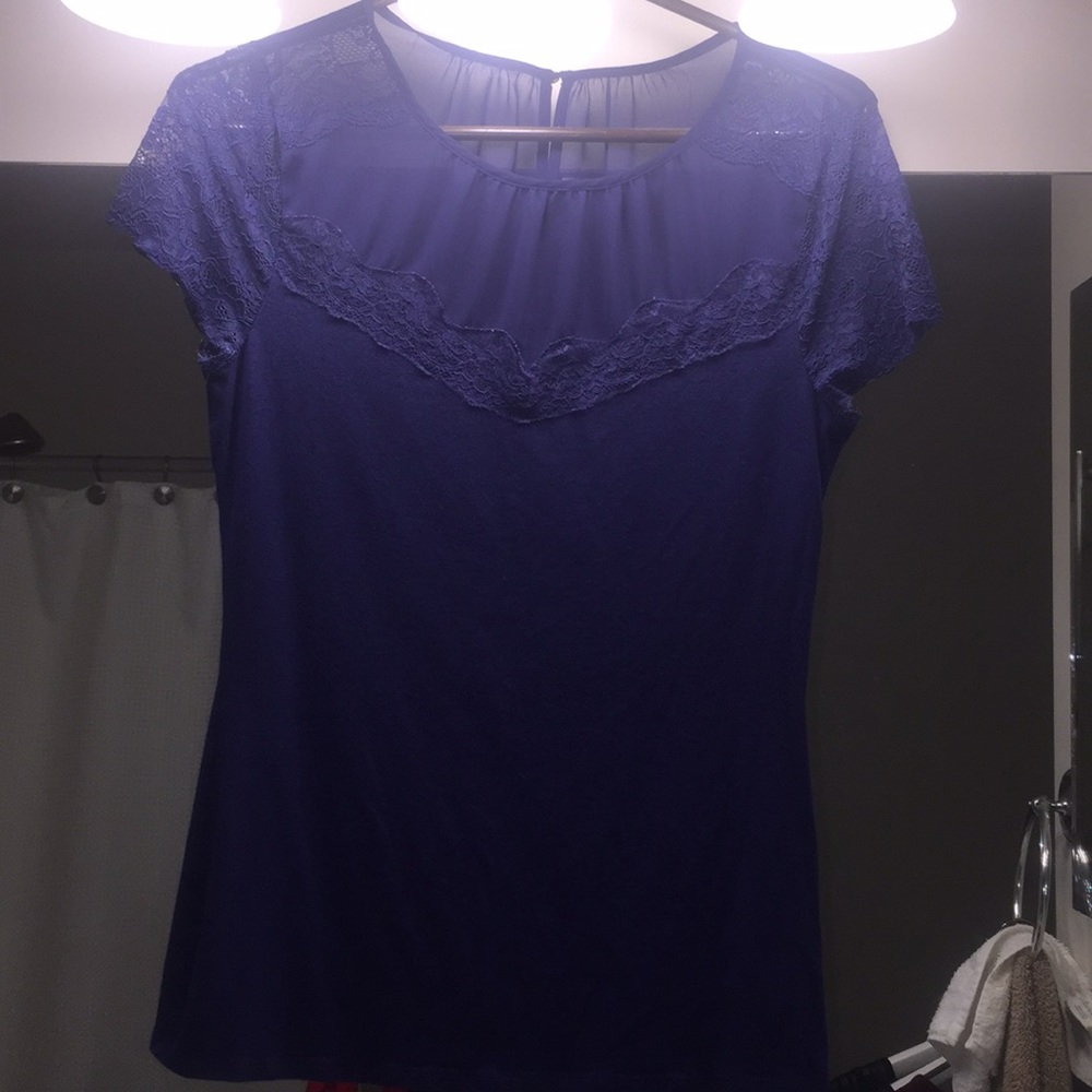 Blue express shirt with mesh and lace